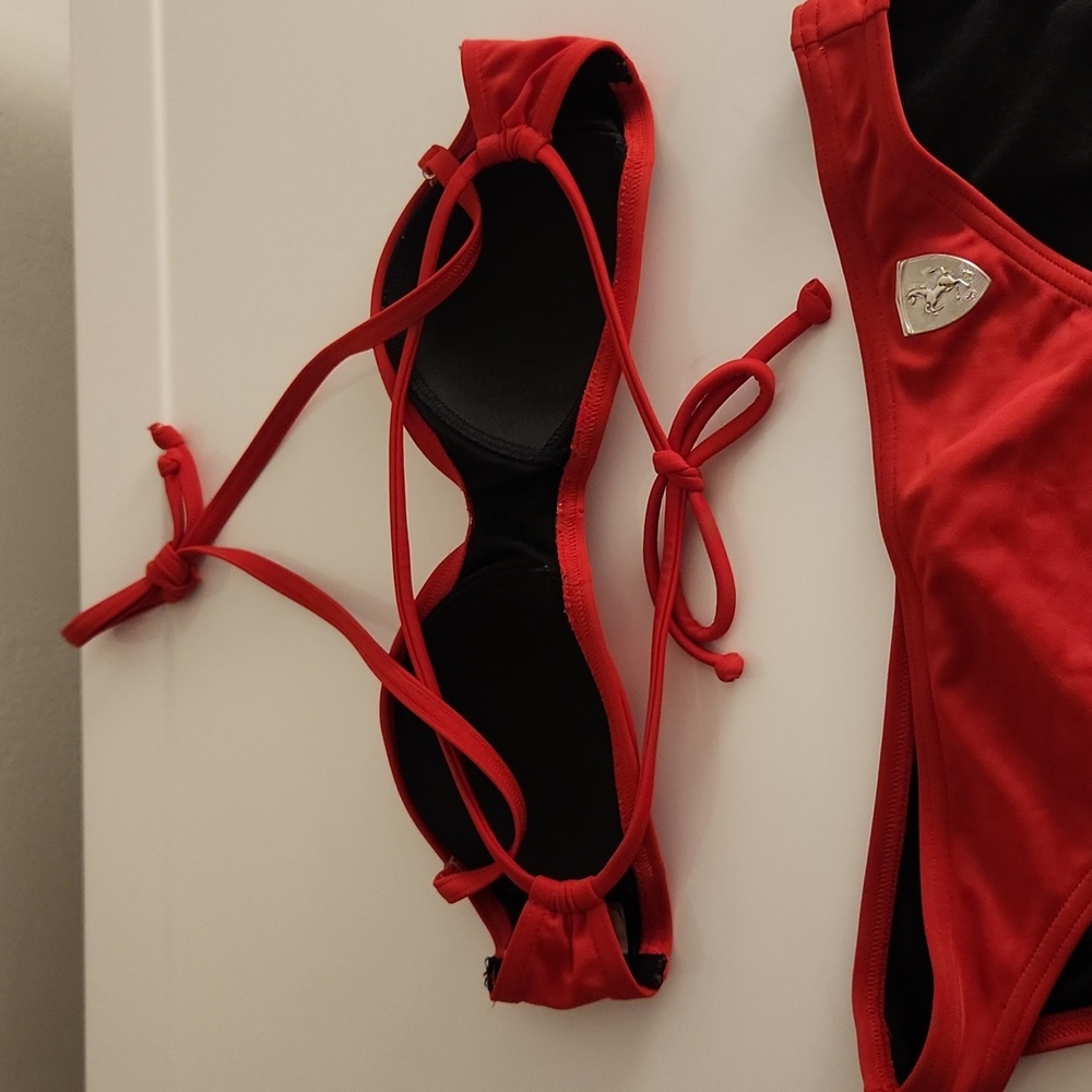 Red Ferrari x Puma bikini - Picture 4 of 5